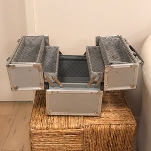 Makeup organizer. Comes with two keys to lock